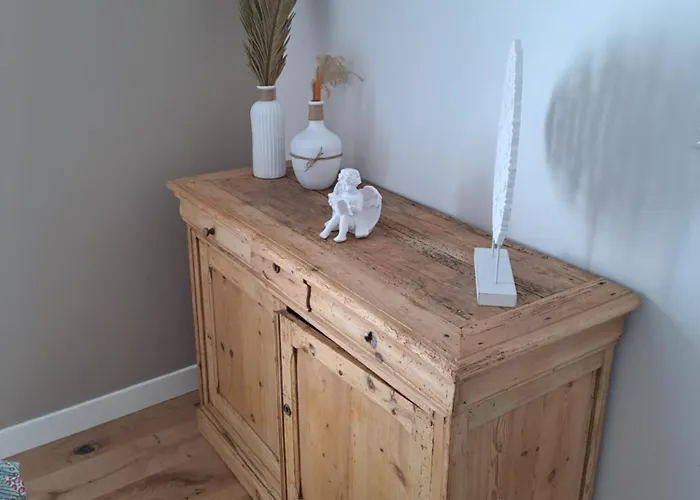 Les Goelettes A 250 M De La *