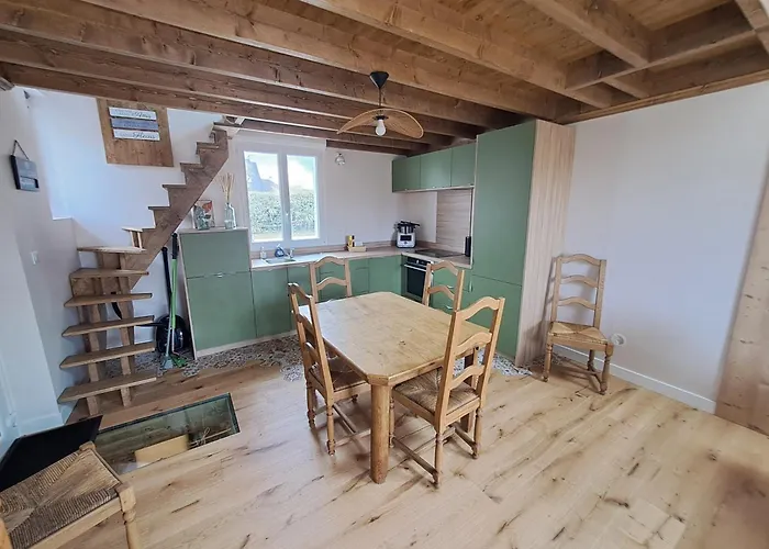 Les Goelettes A 250 M De La * Barneville-Carteret